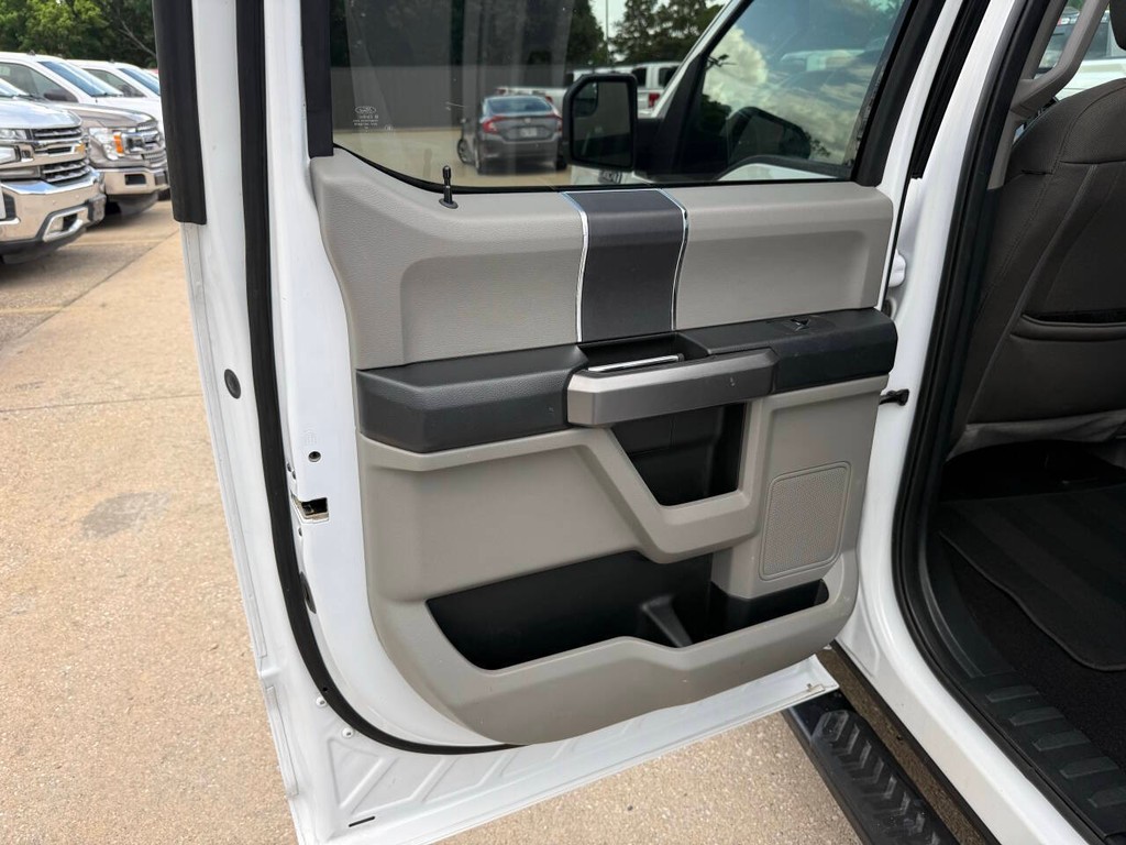 Ford F-150 Vehicle Full-screen Gallery Image 14