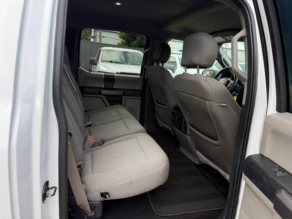 Ford F-150 Vehicle Full-screen Gallery Image 15