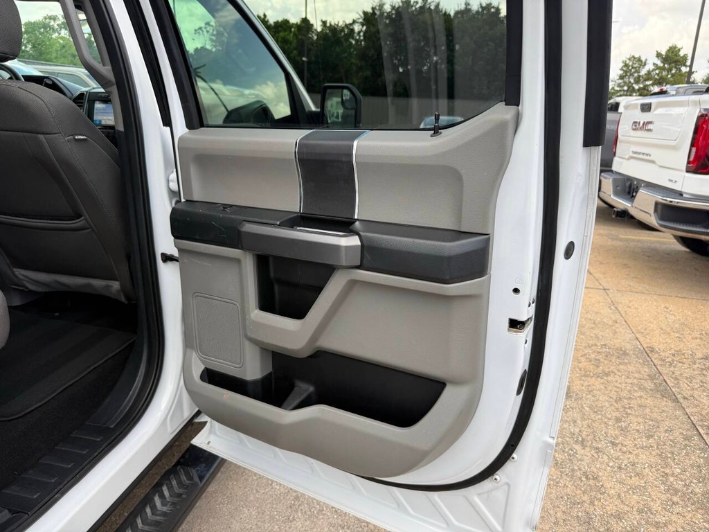 Ford F-150 Vehicle Full-screen Gallery Image 16