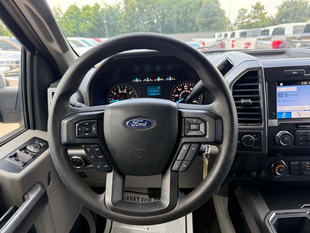 Ford F-150 Vehicle Full-screen Gallery Image 22