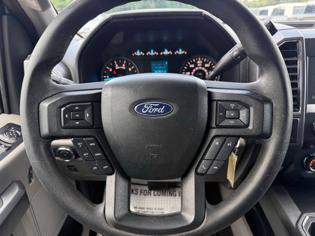 Ford F-150 Vehicle Full-screen Gallery Image 23