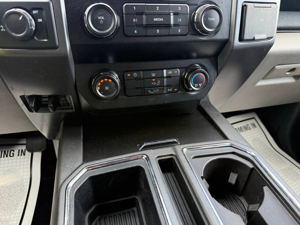 Ford F-150 Vehicle Full-screen Gallery Image 28