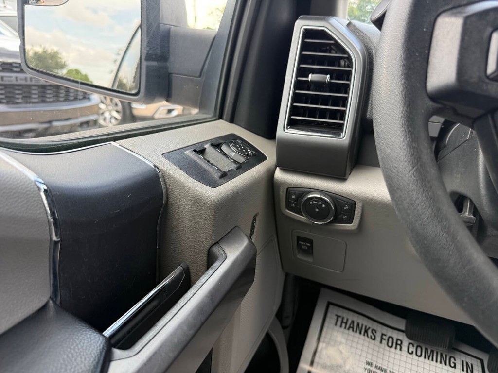 Ford F-150 Vehicle Full-screen Gallery Image 30