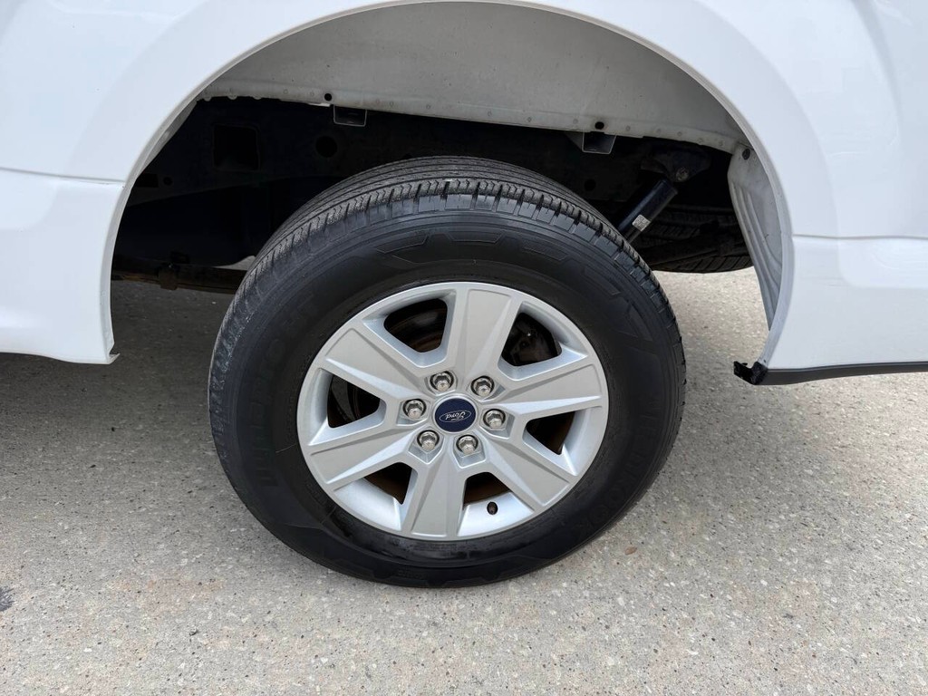 Ford F-150 Vehicle Full-screen Gallery Image 35