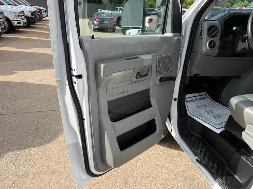 Ford Econoline Cargo Van Vehicle Full-screen Gallery Image 08