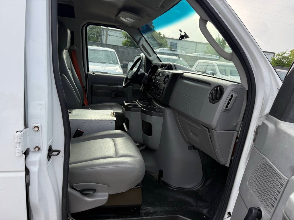 Ford Econoline Cargo Van Vehicle Full-screen Gallery Image 10