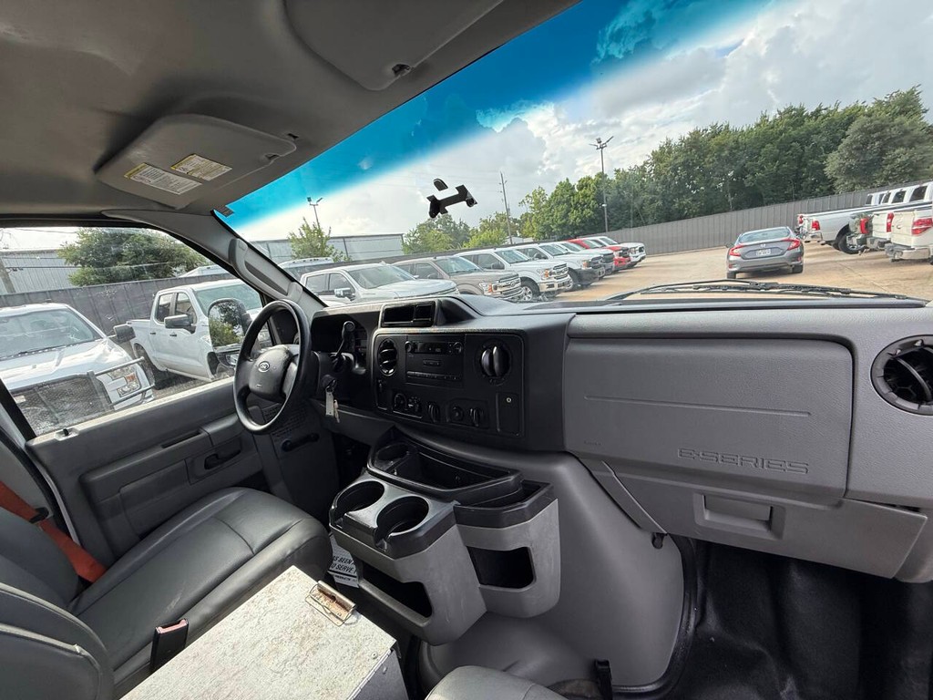 Ford Econoline Cargo Van Vehicle Full-screen Gallery Image 13
