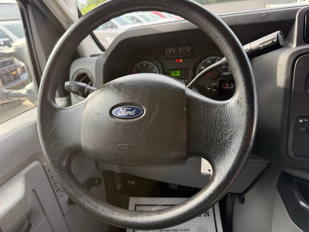 Ford Econoline Cargo Van Vehicle Full-screen Gallery Image 16