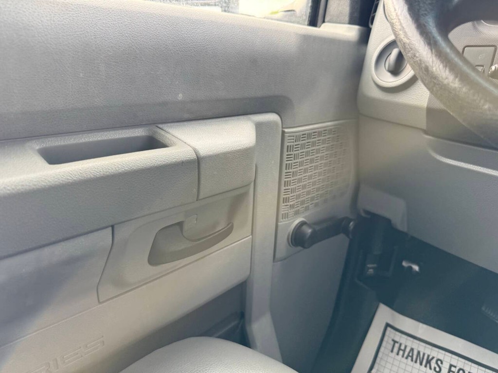 Ford Econoline Cargo Van Vehicle Full-screen Gallery Image 21
