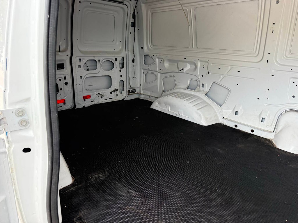 Ford Econoline Cargo Van Vehicle Full-screen Gallery Image 22