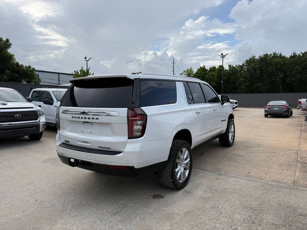 Chevrolet Suburban Vehicle Full-screen Gallery Image 05
