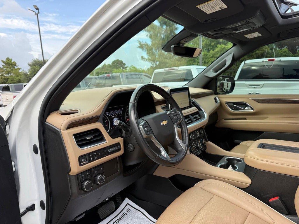 Chevrolet Suburban Vehicle Full-screen Gallery Image 06