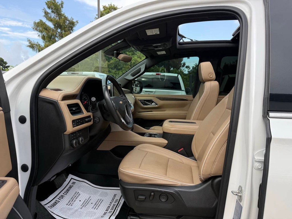 Chevrolet Suburban Vehicle Full-screen Gallery Image 07