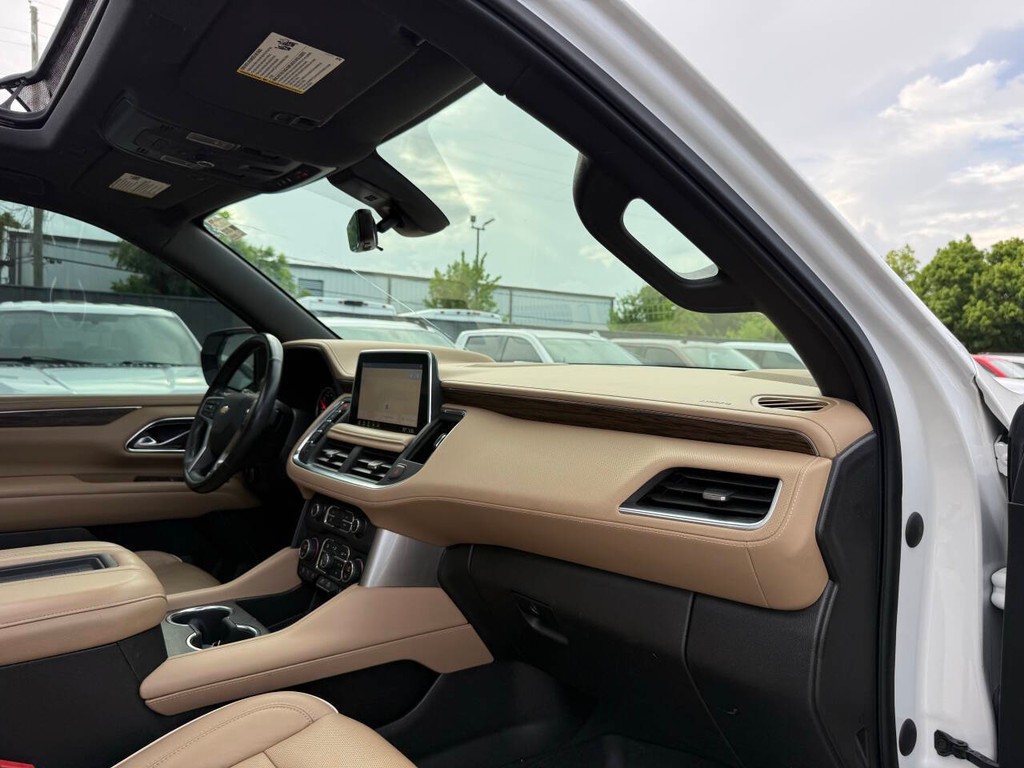 Chevrolet Suburban Vehicle Full-screen Gallery Image 09