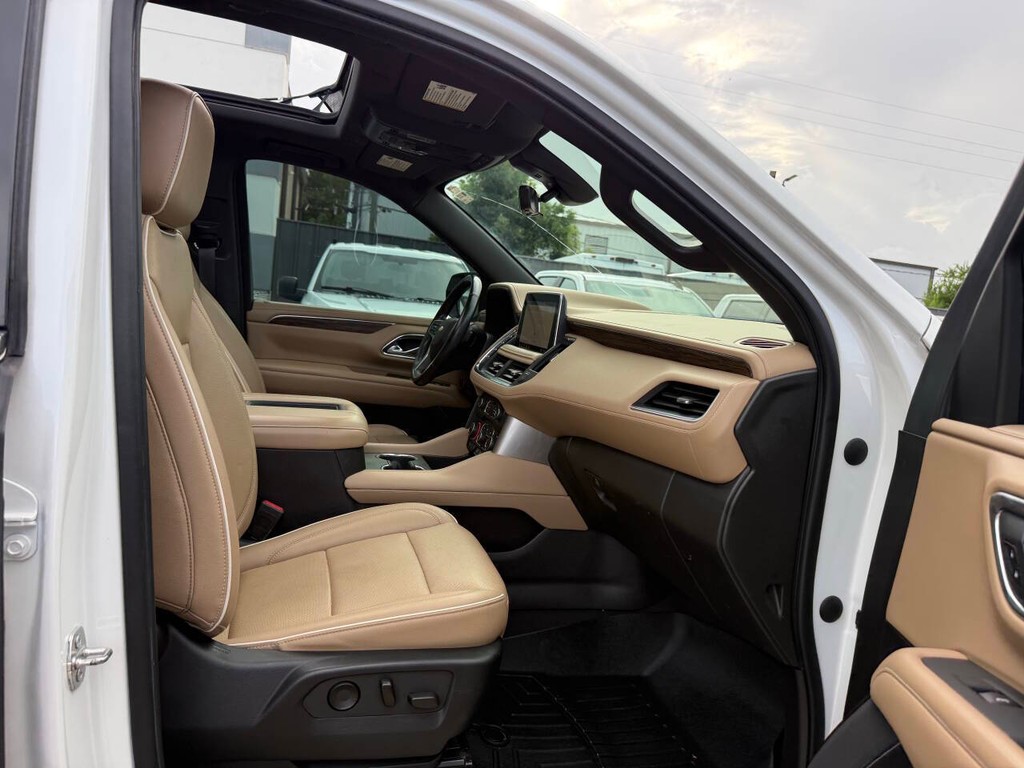 Chevrolet Suburban Vehicle Full-screen Gallery Image 10