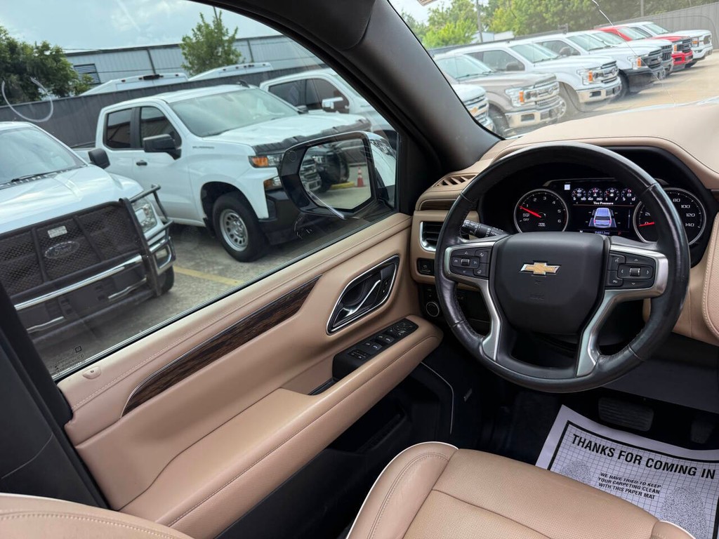 Chevrolet Suburban Vehicle Full-screen Gallery Image 21