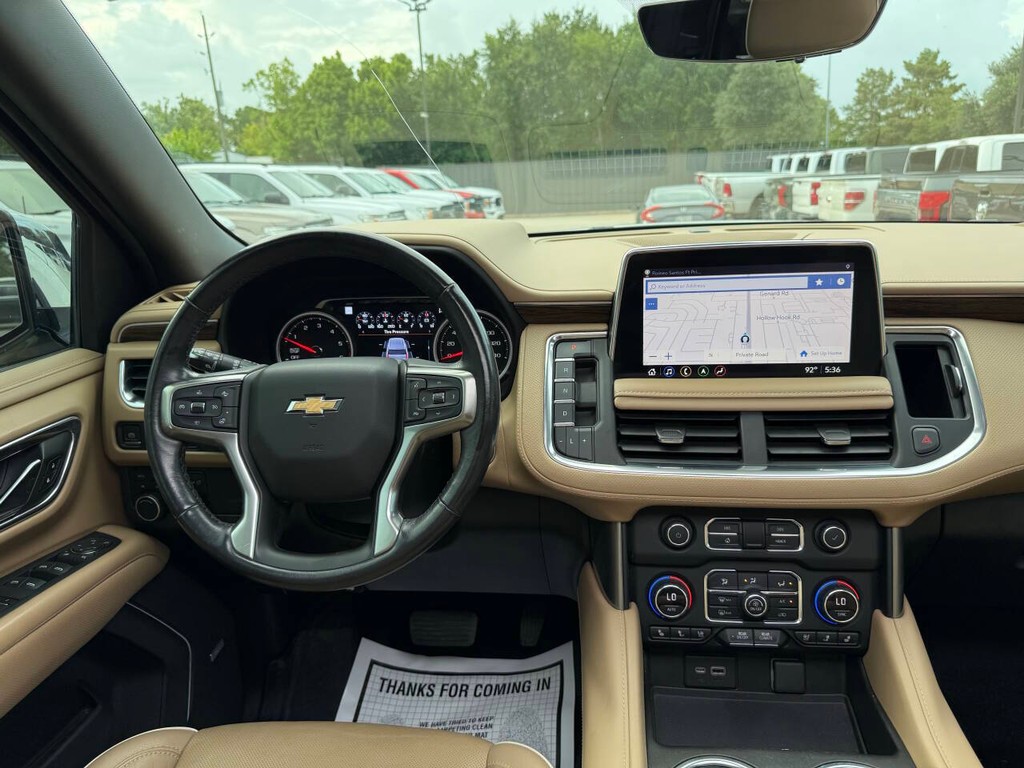 Chevrolet Suburban Vehicle Full-screen Gallery Image 23