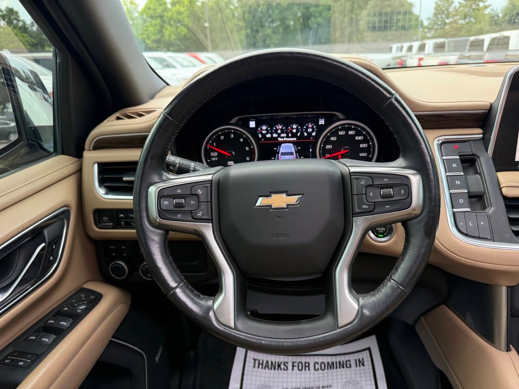Chevrolet Suburban Vehicle Full-screen Gallery Image 24