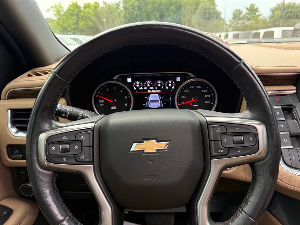 Chevrolet Suburban Vehicle Full-screen Gallery Image 25