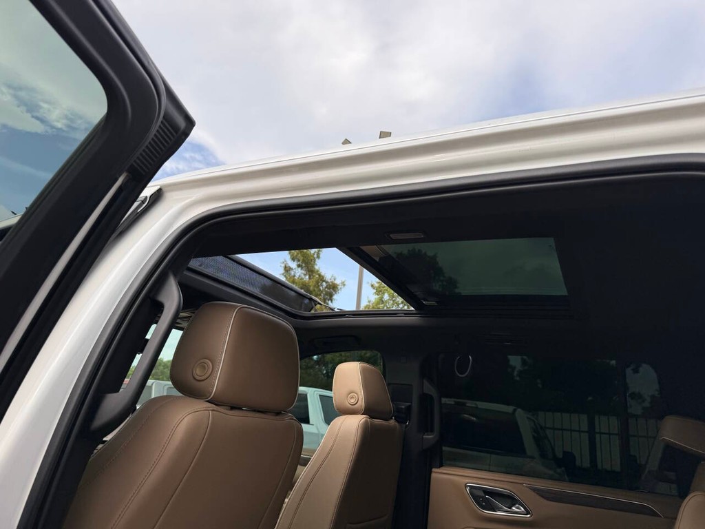Chevrolet Suburban Vehicle Full-screen Gallery Image 34