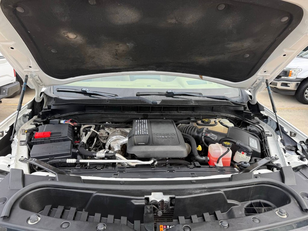 Chevrolet Suburban Vehicle Full-screen Gallery Image 38