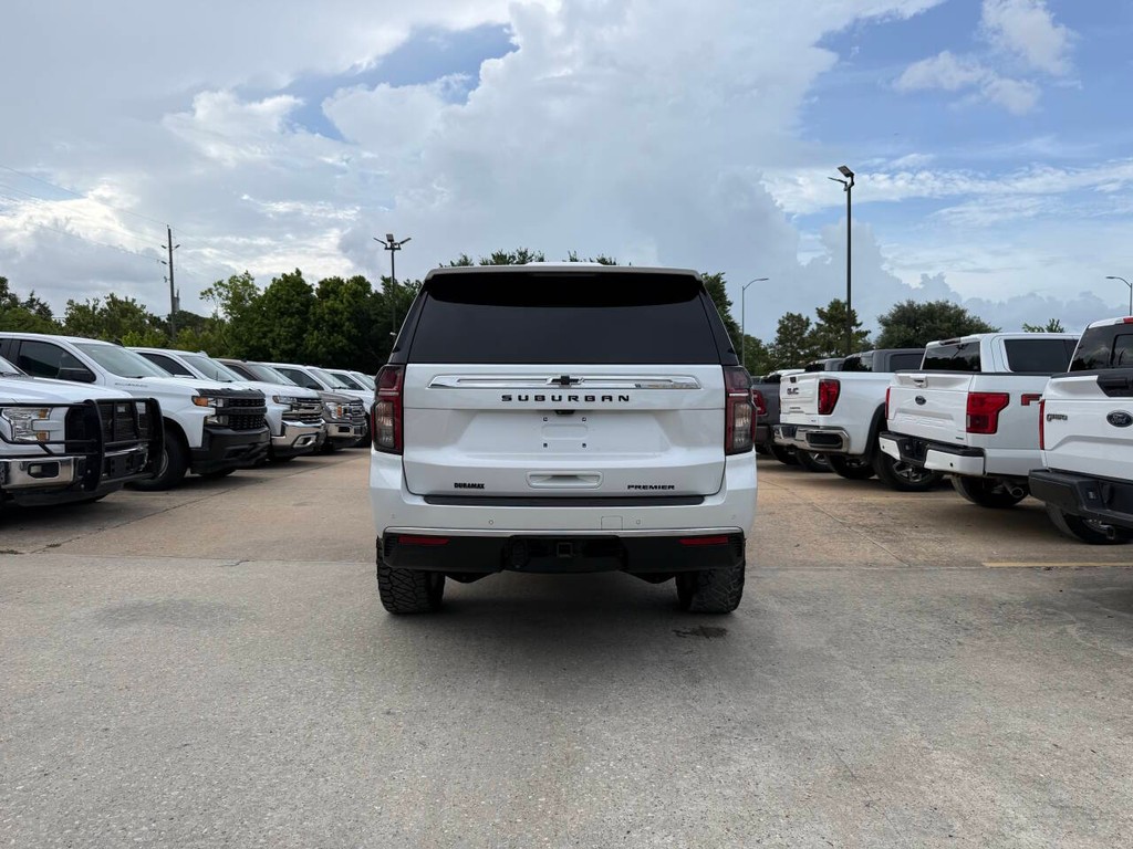 Chevrolet Suburban Vehicle Full-screen Gallery Image 42