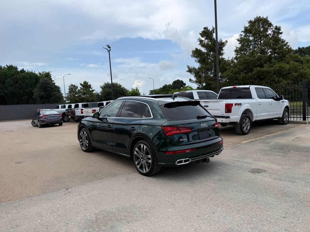 Audi SQ5 Vehicle Full-screen Gallery Image 04