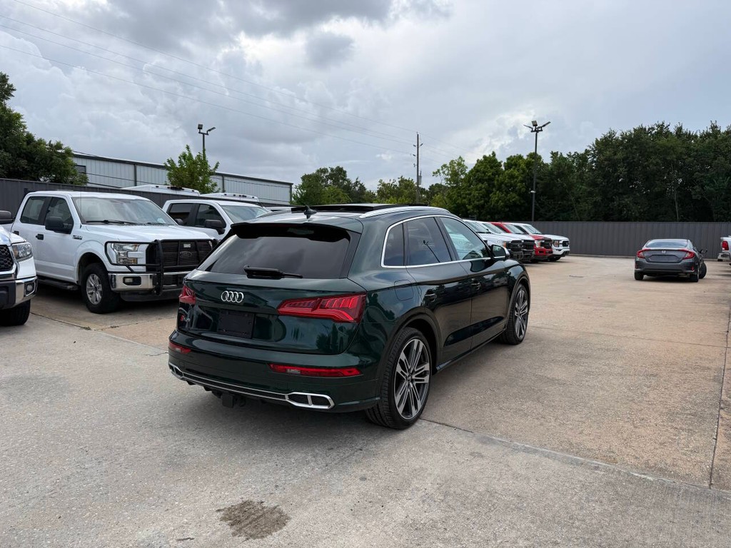 Audi SQ5 Vehicle Full-screen Gallery Image 05