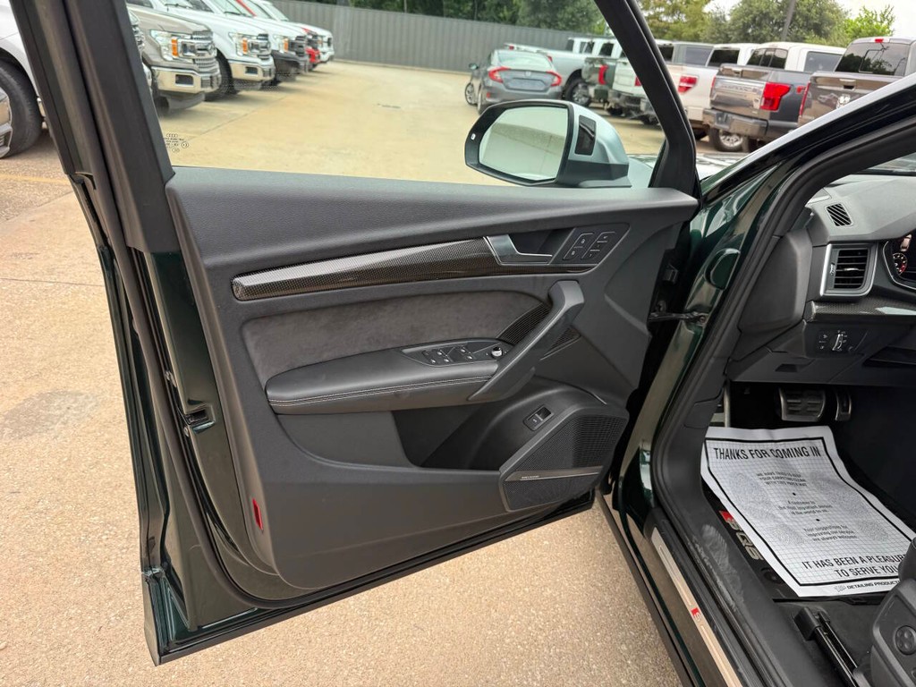 Audi SQ5 Vehicle Full-screen Gallery Image 08