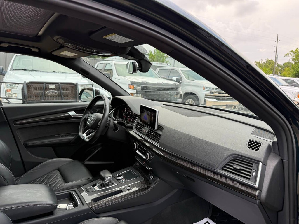 Audi SQ5 Vehicle Full-screen Gallery Image 09