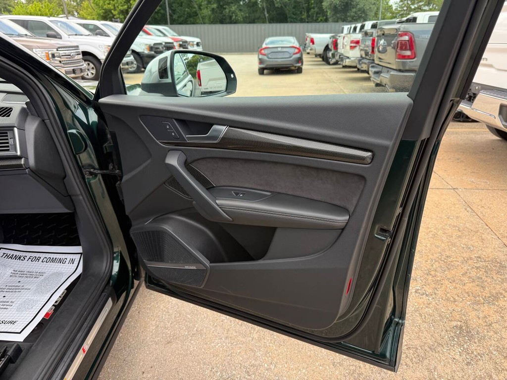 Audi SQ5 Vehicle Full-screen Gallery Image 11