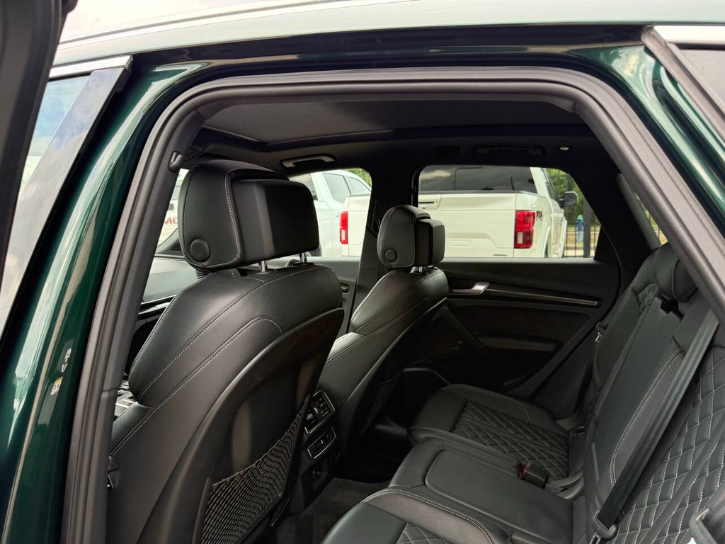 Audi SQ5 Vehicle Full-screen Gallery Image 12