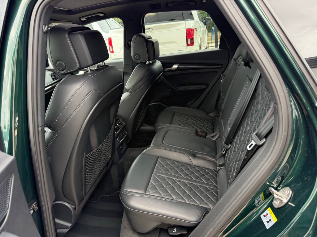 Audi SQ5 Vehicle Full-screen Gallery Image 13