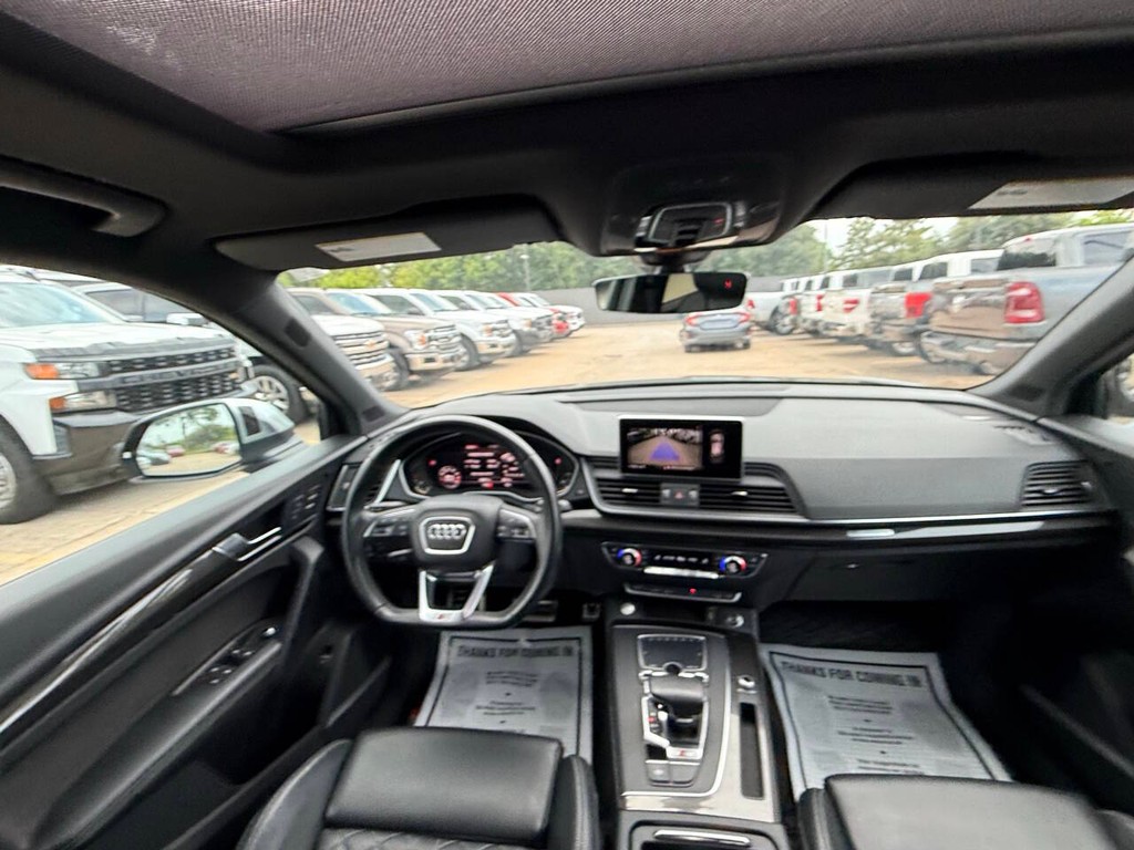 Audi SQ5 Vehicle Full-screen Gallery Image 18