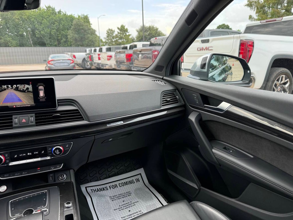Audi SQ5 Vehicle Full-screen Gallery Image 21