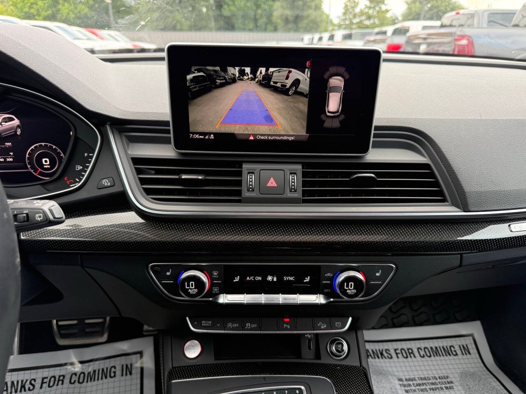 Audi SQ5 Vehicle Full-screen Gallery Image 23