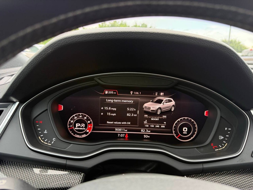 Audi SQ5 Vehicle Full-screen Gallery Image 31