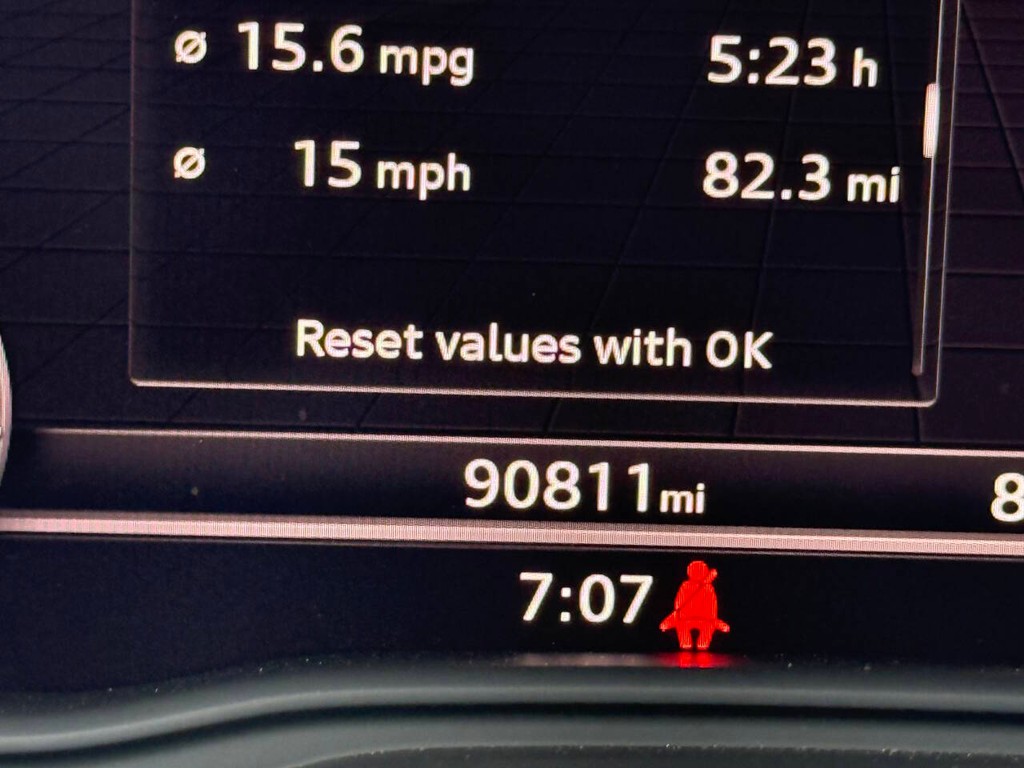Audi SQ5 Vehicle Full-screen Gallery Image 32