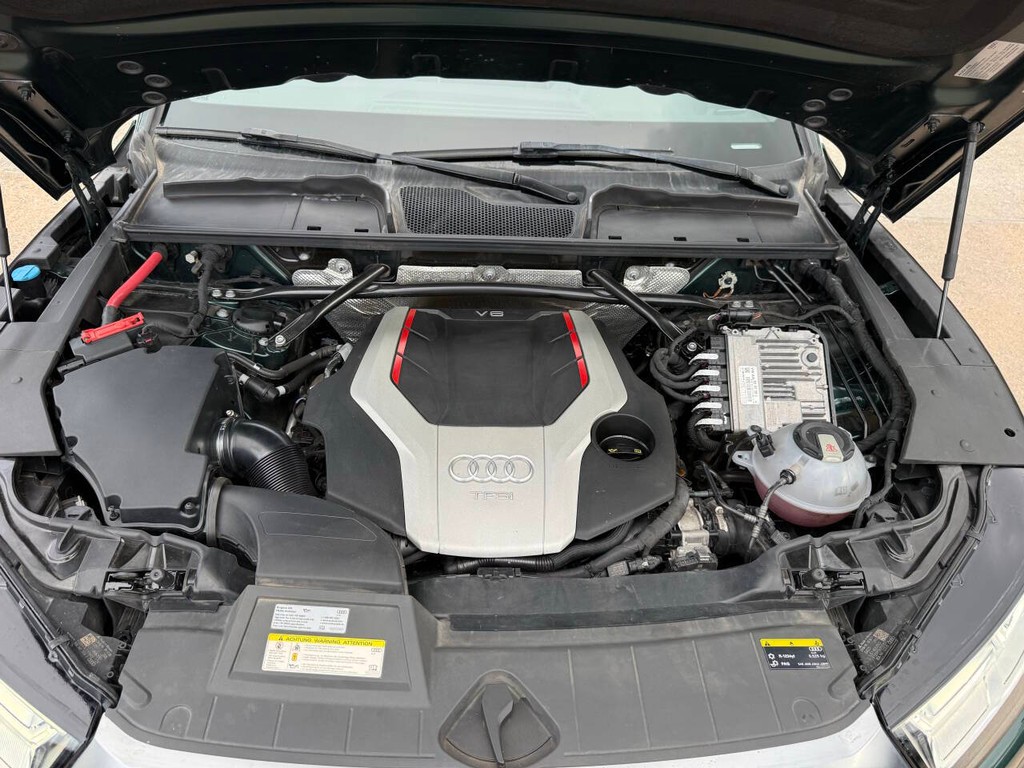 Audi SQ5 Vehicle Full-screen Gallery Image 34