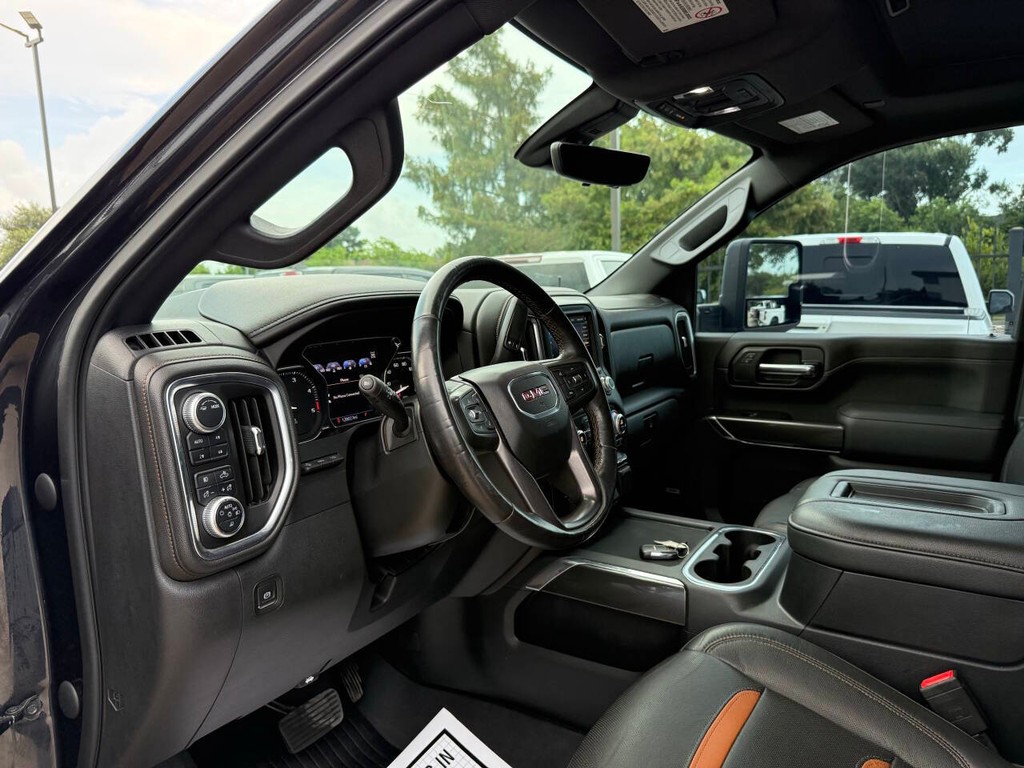 GMC Sierra 2500HD Vehicle Full-screen Gallery Image 06