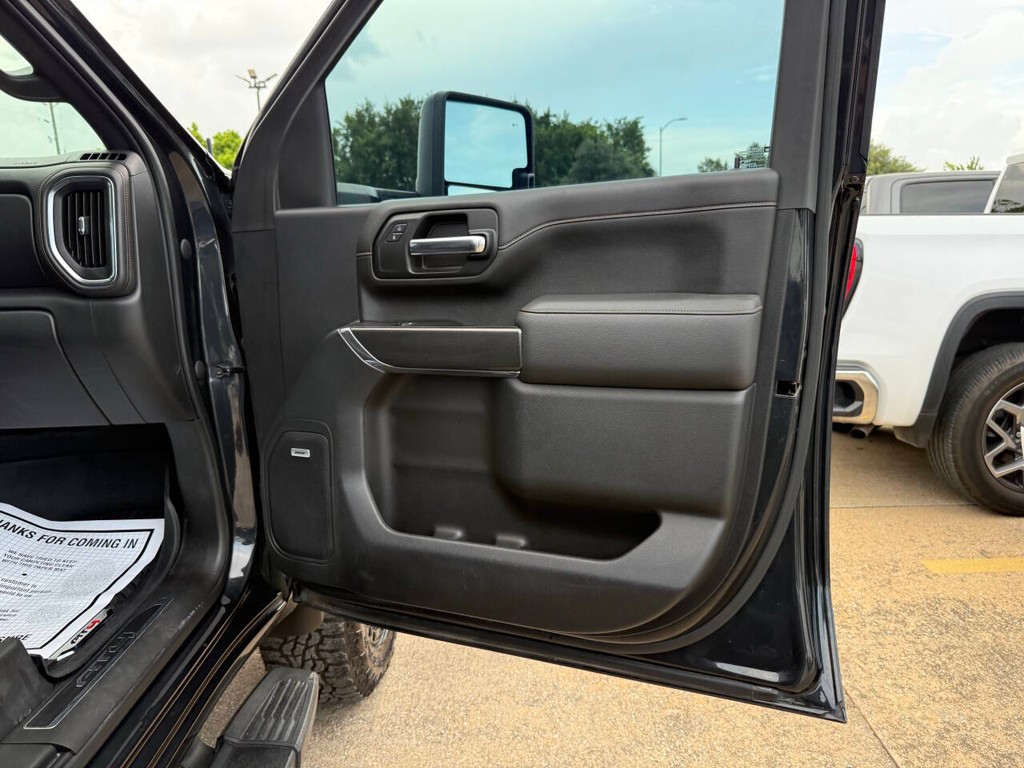 GMC Sierra 2500HD Vehicle Full-screen Gallery Image 11