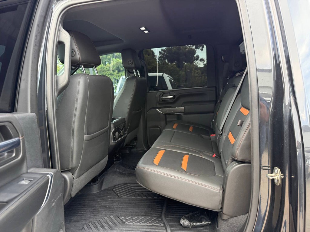GMC Sierra 2500HD Vehicle Full-screen Gallery Image 13
