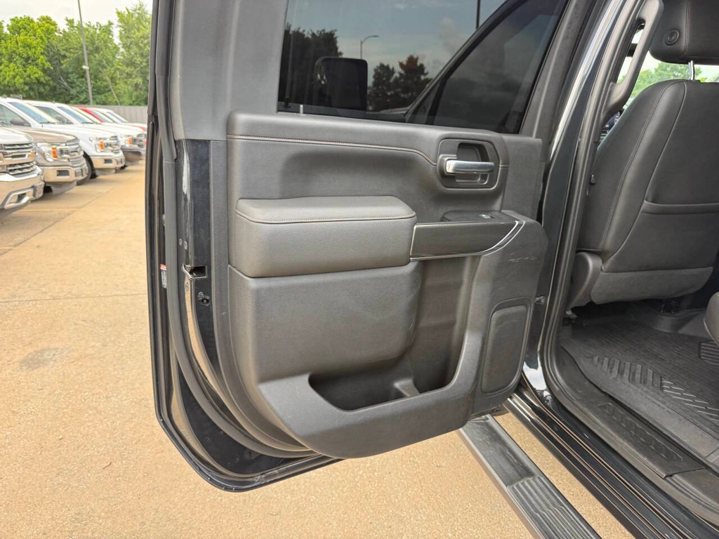 GMC Sierra 2500HD Vehicle Full-screen Gallery Image 14