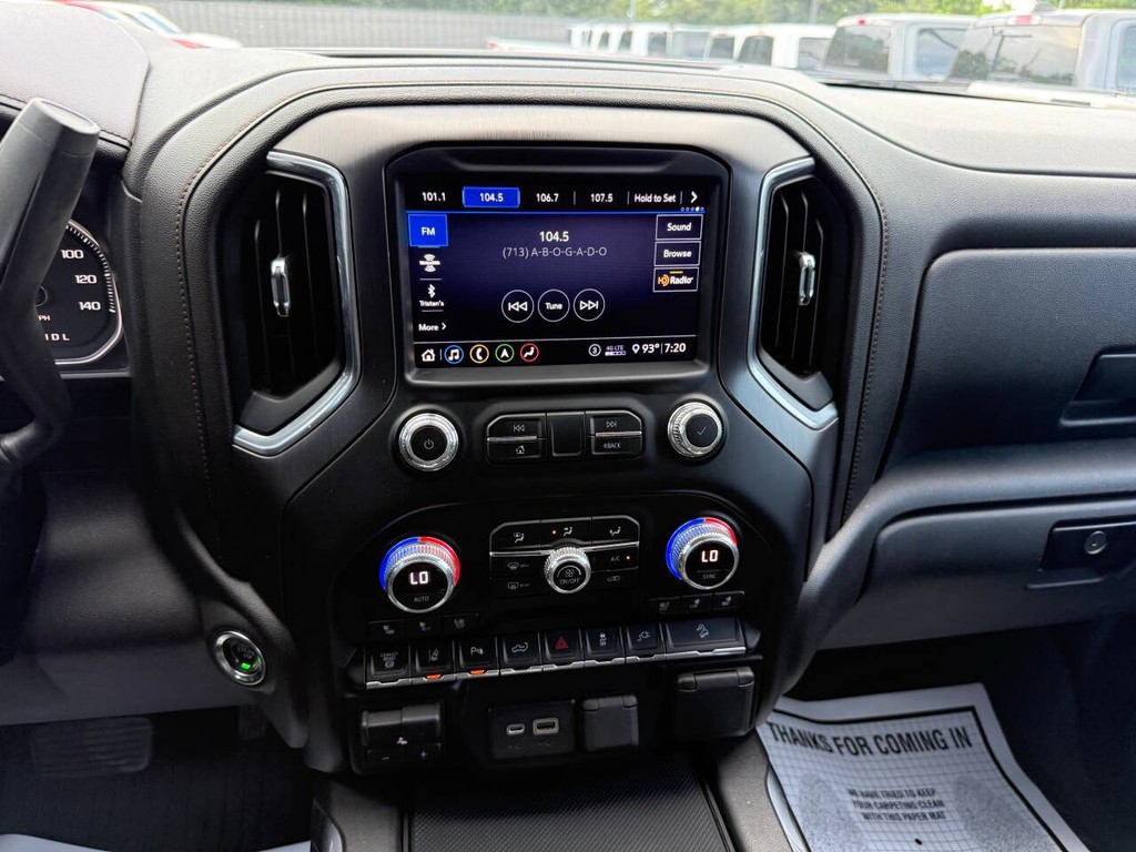 GMC Sierra 2500HD Vehicle Full-screen Gallery Image 24