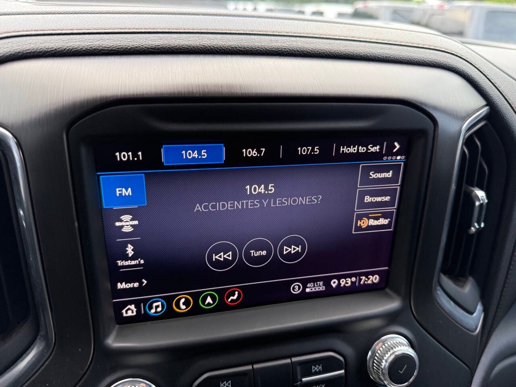 GMC Sierra 2500HD Vehicle Full-screen Gallery Image 25