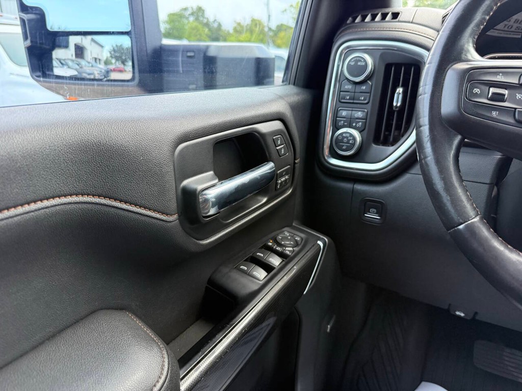 GMC Sierra 2500HD Vehicle Full-screen Gallery Image 31