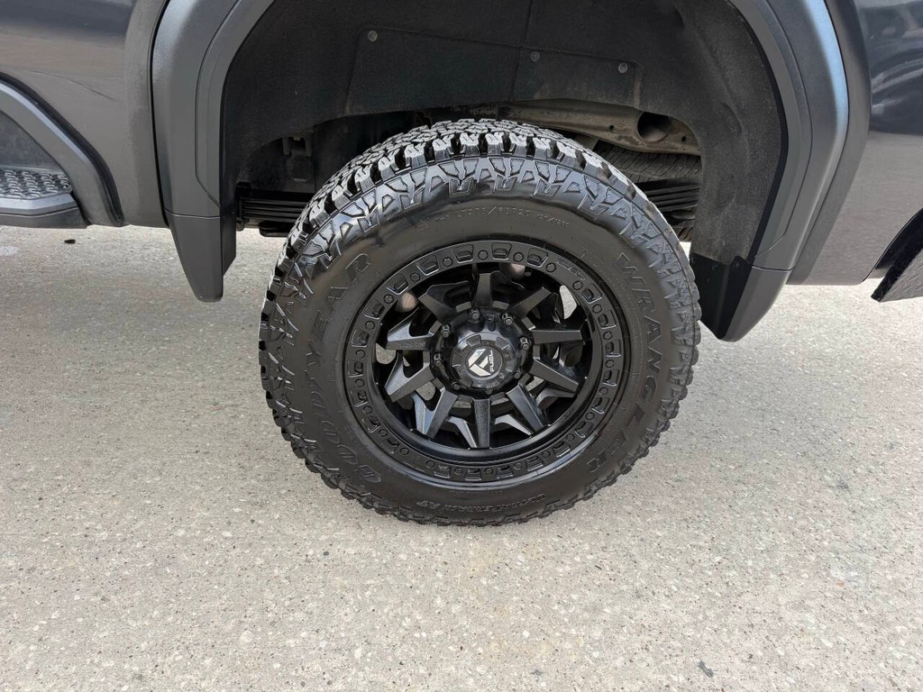 GMC Sierra 2500HD Vehicle Full-screen Gallery Image 36