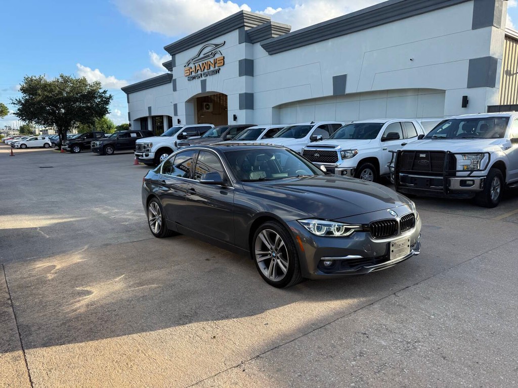 BMW 3 Series Vehicle Full-screen Gallery Image 02