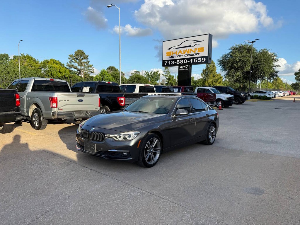 BMW 3 Series Vehicle Full-screen Gallery Image 03