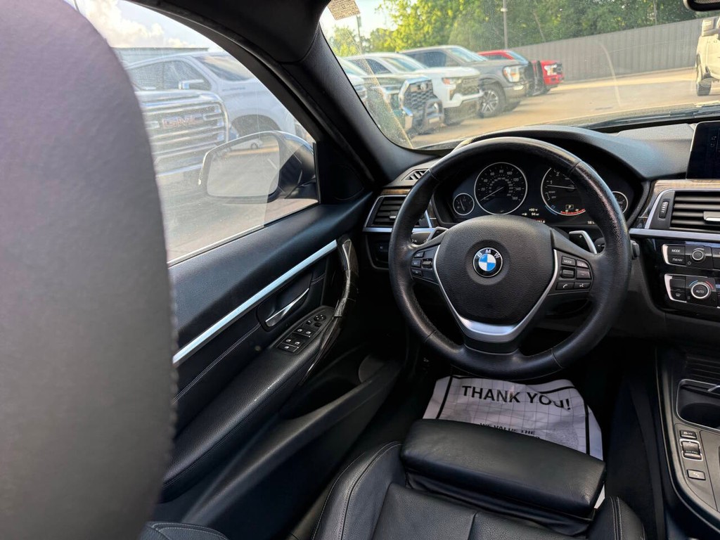 BMW 3 Series Vehicle Full-screen Gallery Image 19
